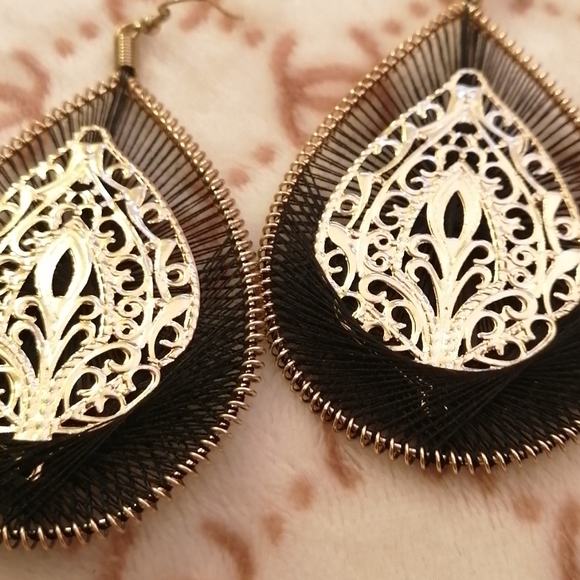 Earrings - Picture 5 of 6